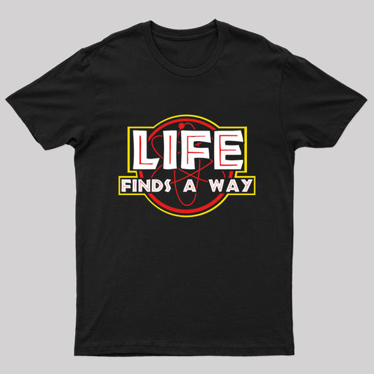 Life Finds a Way Geek T-Shirt